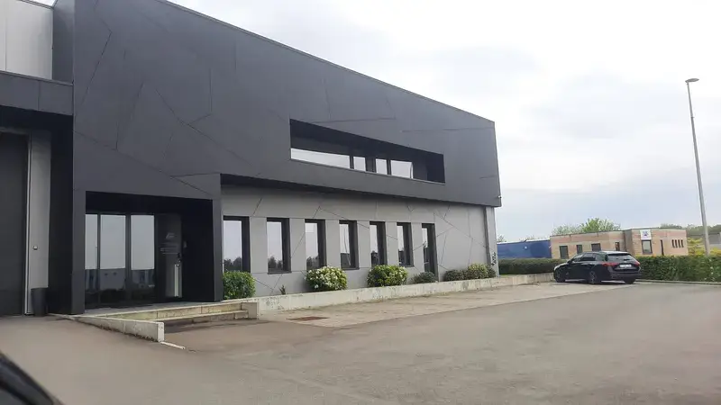 Habillage de façade — BXP SRL